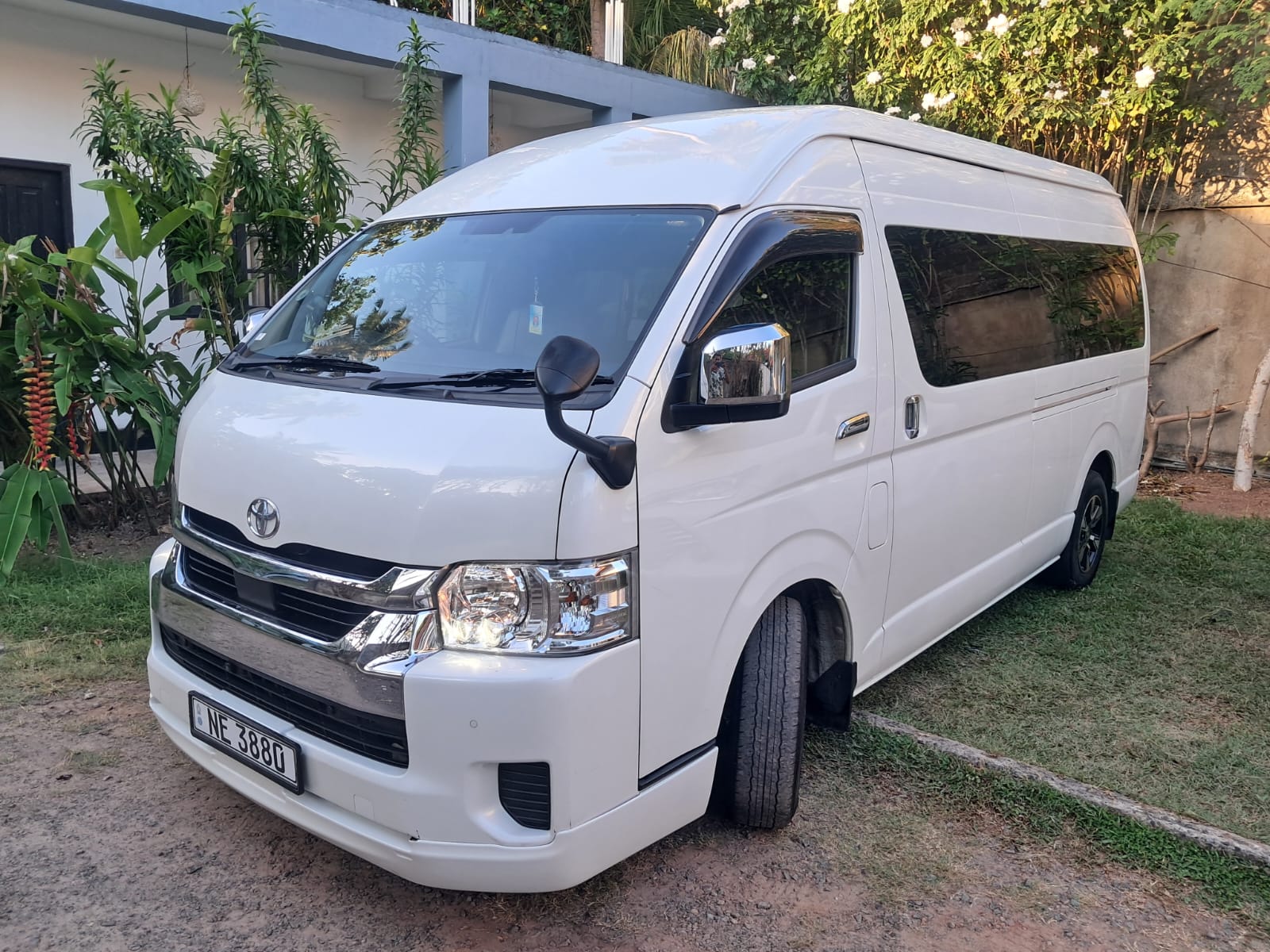 KDH hiroof — Lankenza Tours fleet vehicle in Sri Lanka
